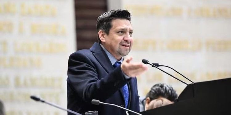 Exige diputado panista desaparición de LitioMx, inaugurado por AMLO