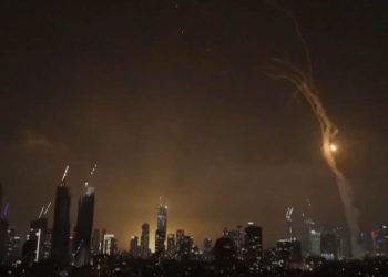 Lanza Irán ataques contra Israel; al menos 7 heridos