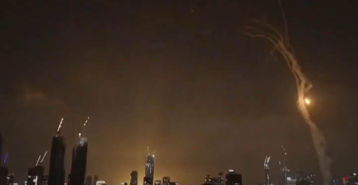 Lanza Irán ataques contra Israel; al menos 7 heridos