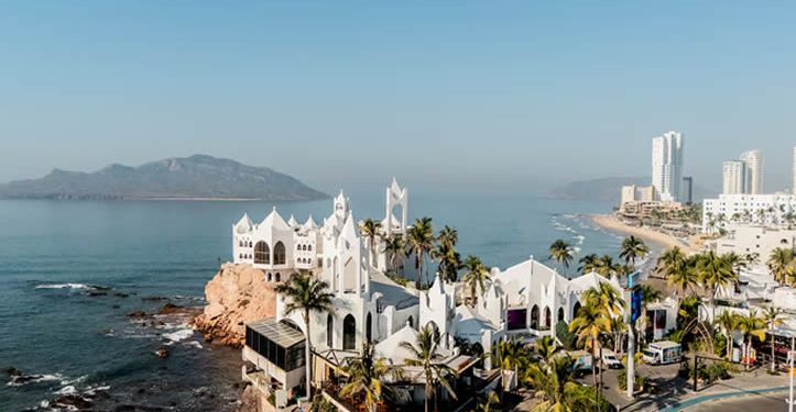 Clubs de playa, inmobiliarias y spas: la red de lavado de Los Chapitos en Mazatlán que dirigen un empresario y una maquilladora