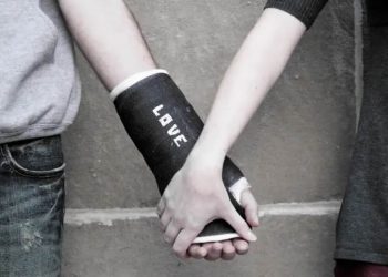 Solteros vs. Casados: Descifrando el Dilema de la Felicidad y la Intimidad en la Sociedad Moderna