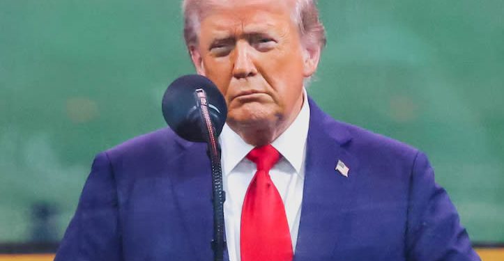 Trump lanzó una advertencia directa contra el régimen iraní: “Si nos atacan, el poderío de las Fuerzas Armadas de EEUU caerá sobre ustedes”