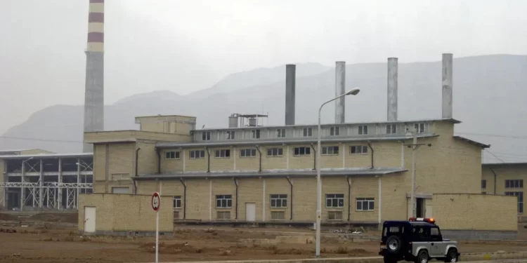 Irán tiene 400 kilos de uranio para armar hasta ocho bombas atómicas: director de la OIEA