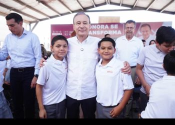 Avanza entrega de uniformes gratuitos en 67 municipios