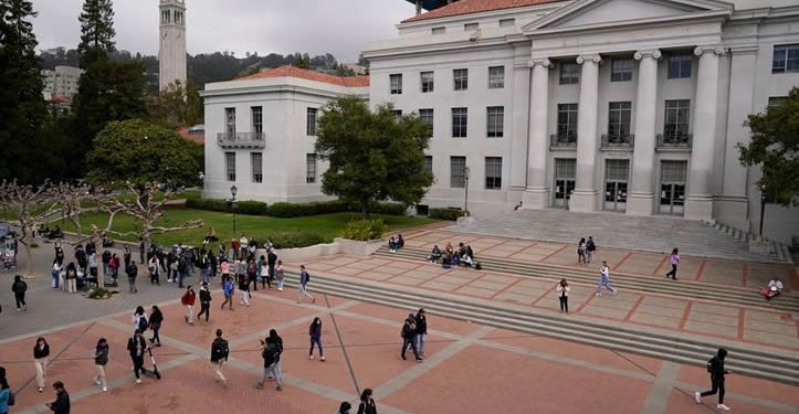 EU reanuda visas para estudiantes, pero exige acceso a sus redes sociales