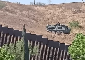 Vigilan tanquetas del Ejército de Estados Unidos la frontera de Sonora