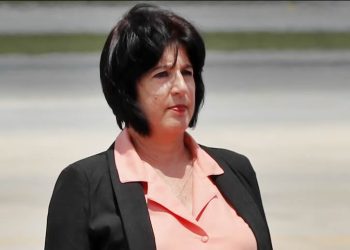 Renuncia la ministra que dijo que en Cuba no hay mendigos sino gente “disfrazada”