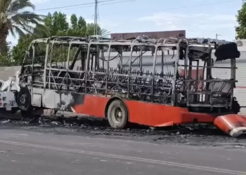 Camión del Transporte Público se Incendió Completamente en Hermosillo; Esto se Sabe