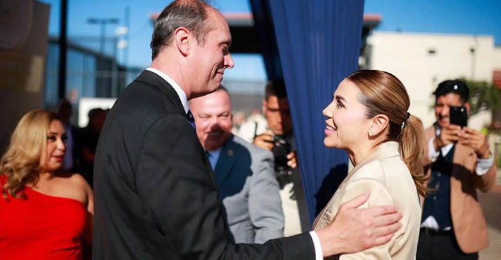 Asiste gobernadora Marina del Pilar a 249 aniversario de la independencia de EU