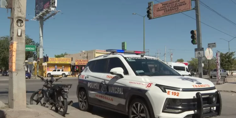 Motociclista Lesionado tras Choque con Automóvil en la Colonia Primero Hermosillo