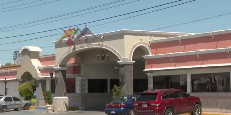 Sujeto Lesiona con una Botella a 2 Acompañantes Dentro de Hotel en Hermosillo