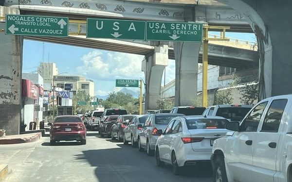 Viajeros saturan garitas en fronteras de Sonora para cruzar a EU