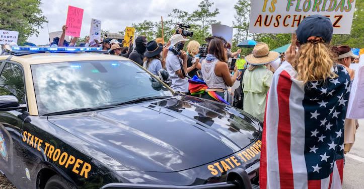 Alligator Alcatraz: ¿Cómo es el polémico campo de detención de Florida rodeado de caimanes?
