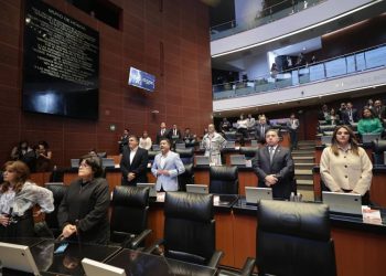 La Comisión Permanente guarda minuto de silencio por asesinato de madre y sus tres hijas en Sonora