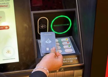 El cajero ya no se tragará la tarjeta: Santander lanza retiros de efectivo sin contacto