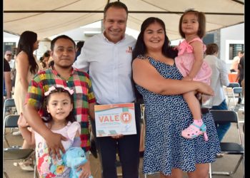 Cumple Astiazarán con entrega de paneles solares del programa Sello H en viviendas de interés social