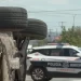 Choque Volcamiento Deja a Dos Jóvenes Lesionados en Hermosillo; Presunto Responsable Huyó