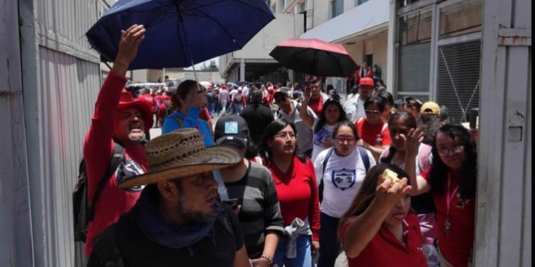 Docentes de la CNTE logran devolución de descuentos, pero advierten: “el conflicto sigue abierto”