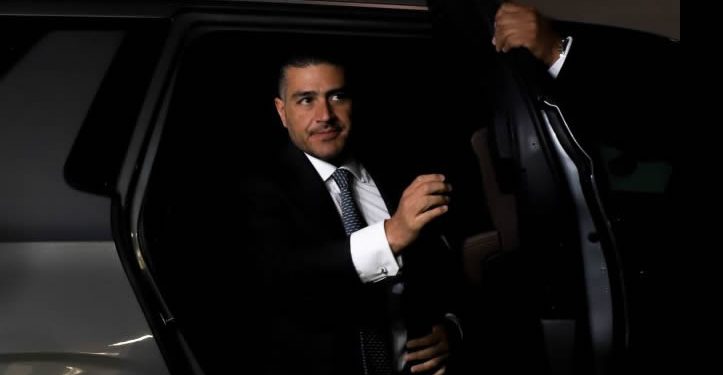 Los Puros ahora apuntan a la conexión de Harfuch con EU por las fotos en el exterior: “Son lo mismo”