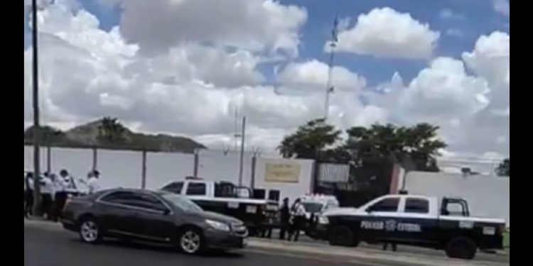 Un centenar de jóvenes reclusos se amotina en Sonora; un comandante resulta herido