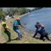 Cae mujer a canal tras perder control de vehículo; fue rescatada sana y salva