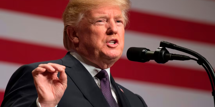 Senado de EU aprueba plan fiscal de Trump; incluye un gravamen de 1% a remesas que envían los migrantes