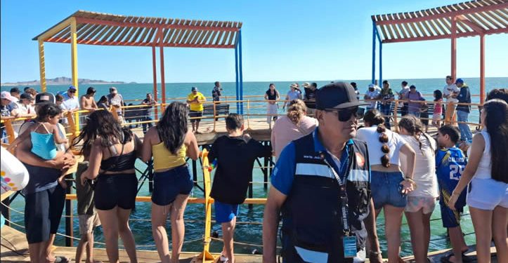 Mantiene Ayuntamiento de Hermosillo operativo en Bahía de Kino para seguridad de vacacionistas