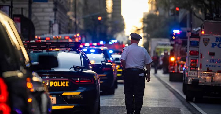 Tiroteo en NY deja al menos 5 muertos en edificio que alberga a la NFL; el atacante murió en el incidente