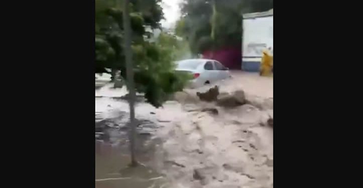 Se registran inundaciones tras lluvias en Torreón