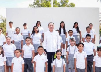 Concluye entrega de uniformes gratuitos en los 72 municipios