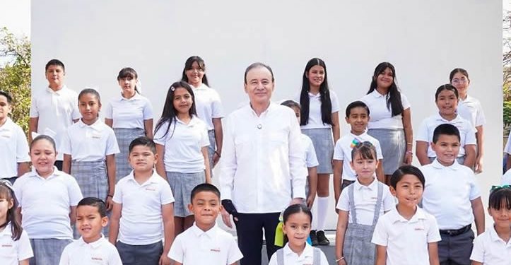 Concluye entrega de uniformes gratuitos en los 72 municipios