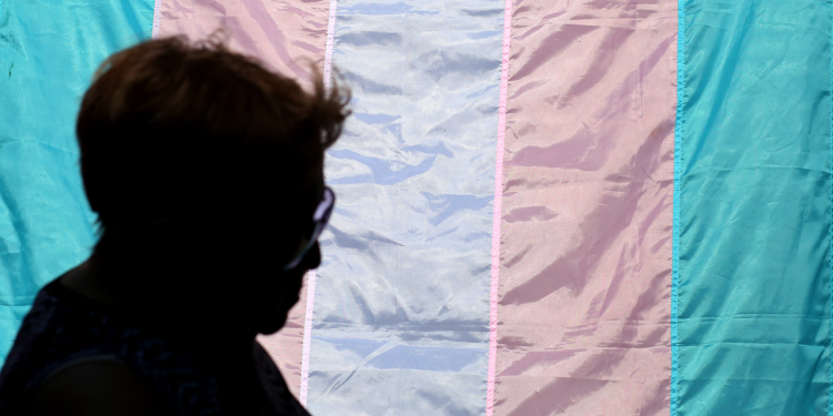 Comité Olimpico de EU prohibe a mujeres transgénero participar en eventos deportivos femeninos