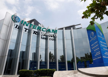 Huida de clientes y cancelación de servicios: los estragos de las instituciones financieras sancionadas por EE UU por narcolavado