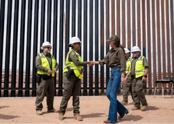 La nueva táctica de Trump: Pinta de negro muro fronterizo para elevar el calor y frenar migrantes