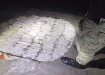 Procesan a dos personas que llevaban 68 millones de pesos en metanfetamina en Sonora