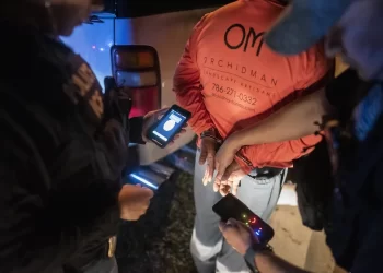 Nueva práctica: Advierten sobre fianzas costosas para inmigrantes