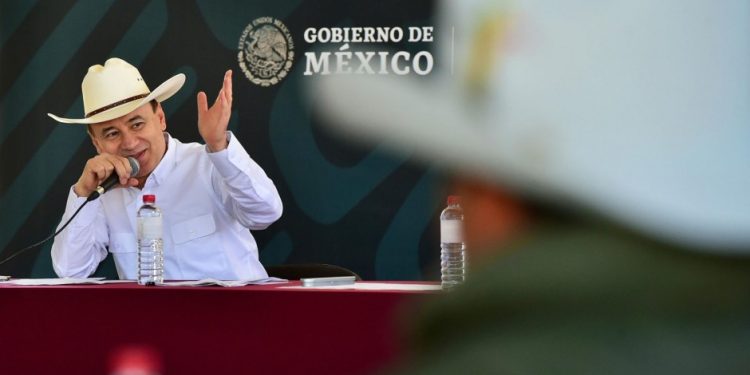 A pesar de que Claudia descarta cambios, Durazo refuerza el cabildeo para desembarcar en Segob