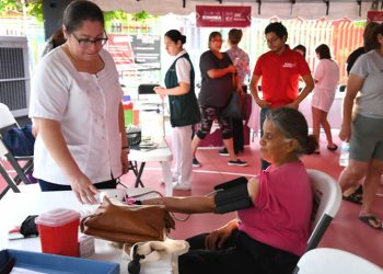 Beneficia Durazo a vecinos de la colonia Choyal con jornada “Sonora Atiende”