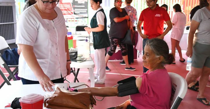 Beneficia Durazo a vecinos de la colonia Choyal con jornada “Sonora Atiende”