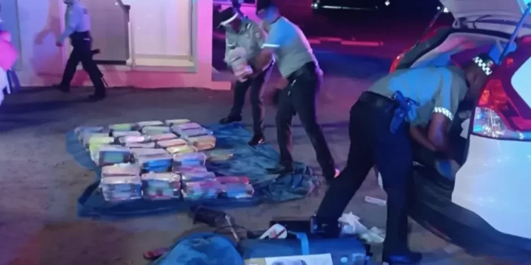 Hombre Intentó Huir de Punto de Revisión Militar en Sonora; Llevaba Metanfetamina y Armas