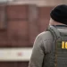 Presentan cargos penales relacionados a la inmigración contra 134 personas en Arizona