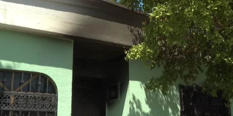 Rescatan a Hombre de Incendio Dentro de su Casa en Colonia Palo Verde en Hermosillo