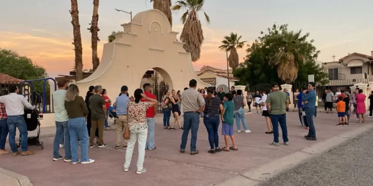 Vecinos de Puerta Real se Manifiestan por Fallas en Servicio de Energía Eléctrica en Hermosillo