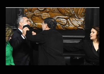 Noroña y ‘Alito’ se van a los golpes en el Senado