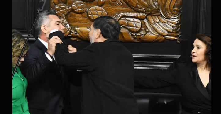 Noroña y ‘Alito’ se van a los golpes en el Senado