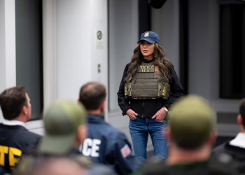 “Más de un millón” de migrantes se fueron de EU por su cuenta, según Noem; dice que política migratoria de Trump es “todo un éxito”