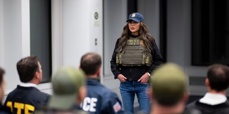 “Más de un millón” de migrantes se fueron de EU por su cuenta, según Noem; dice que política migratoria de Trump es “todo un éxito”