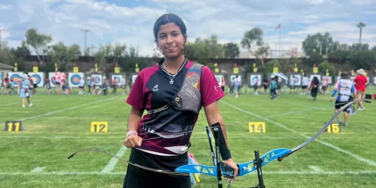 Isabella Gómez Uribe, de 13 años, sonorense subcampeona nacional de tiro con arco en Estados Unidos