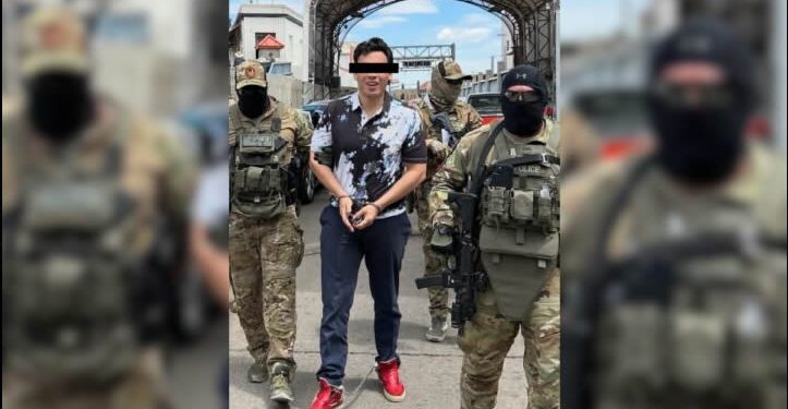 Embajador de EU difunde foto de Julio César Chávez Jr. esposado de pies y manos