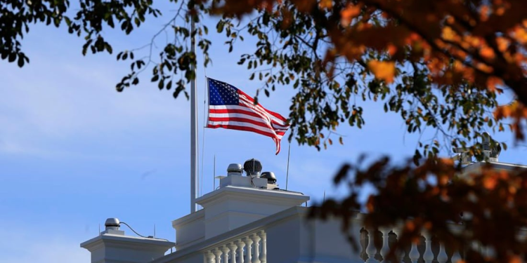¡El sueño! Gobierno de EU paga a más de 150 mil funcionarios para que no trabajen; sindicatos critican medida